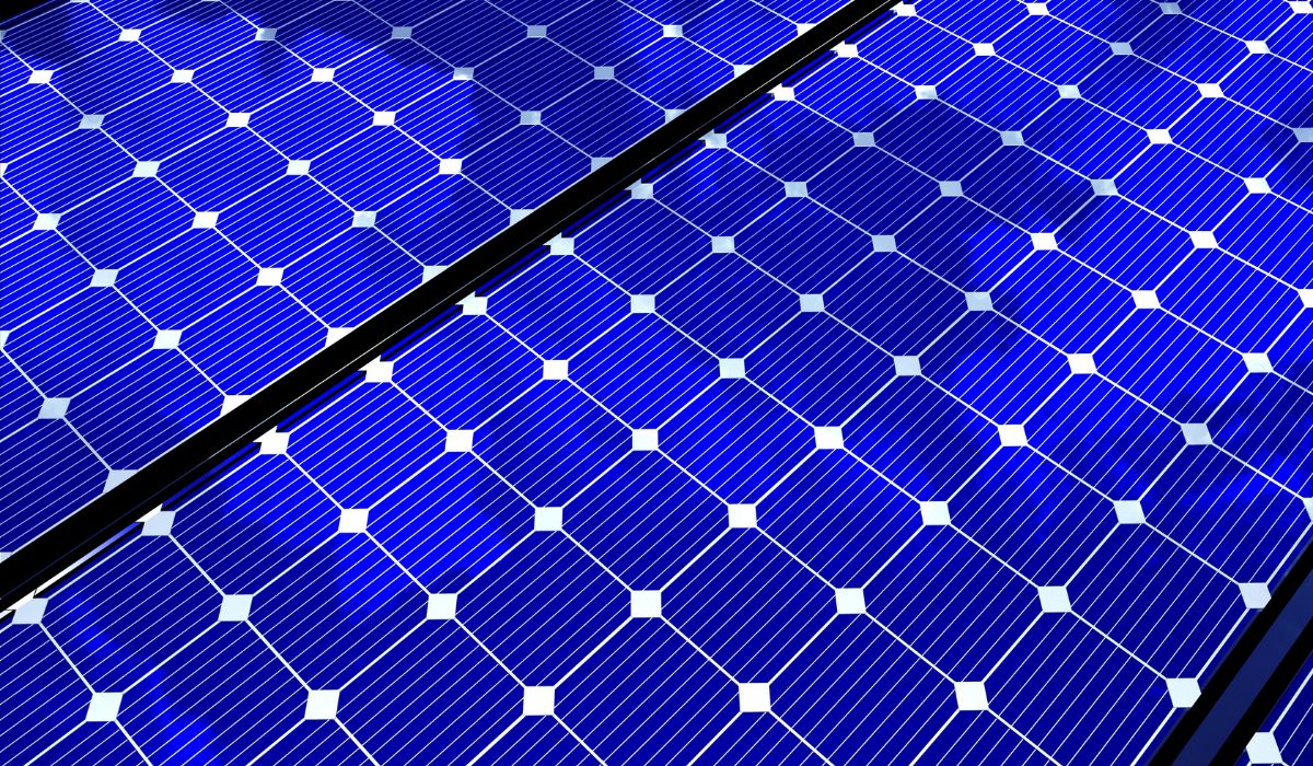 HOW MANY WATTS ARE COMMERCIAL SOLAR PANELS?